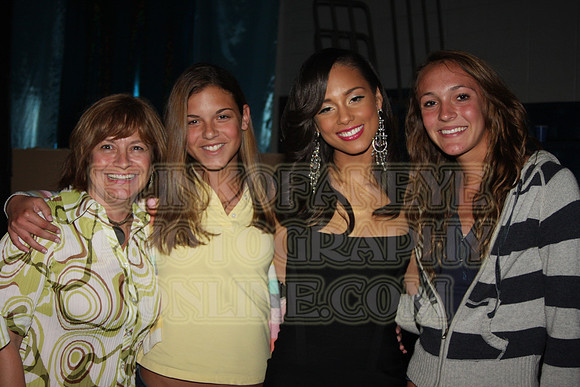 ALICIA KEYS AUNT & COUSINS