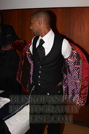 Juelz Santana & in his hotel suite getting ready